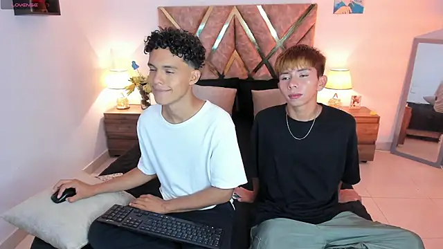 nickolas moon online show from November 14, 6:50 pm