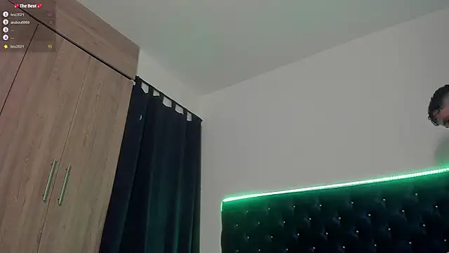 Snapshot of _diegsz_ chatting on July 4, 9:43 pm diegsz online show from July 4, 9:43 pm