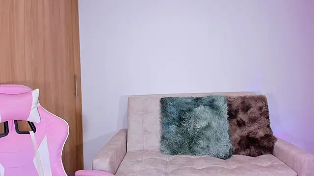 annika taylor online show from January 18, 11:11 pm