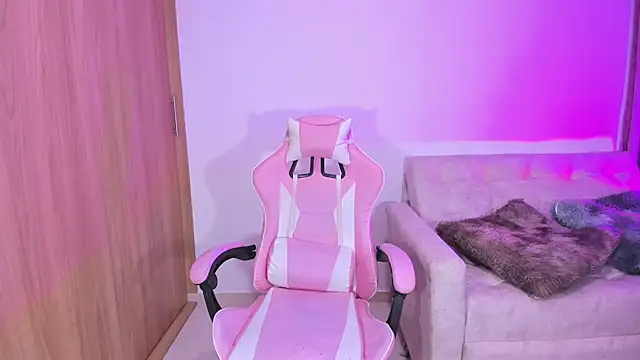 annika taylor online show from February 22, 12:05 am