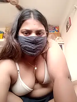 Snapshot of Hotmilfxox chatting on December 18, 11:13 am Hotmilfxox online show from December 18, 11:13 am