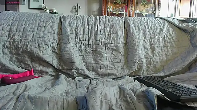 LauraMonolo online show from June 5, 6:31 am