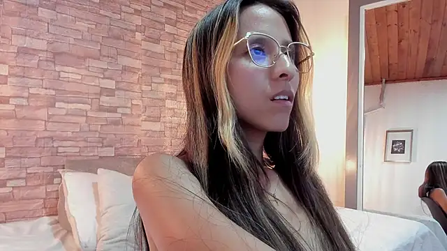 Skinny hottie18 online show from December 11, 11:00 pm