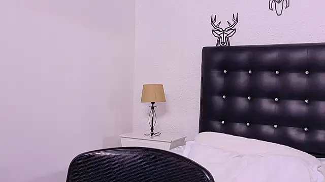 Skinny hottie18 online show from December 27, 4:32 pm