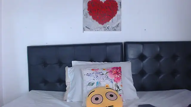 Snapshot of Amara_Red chatting on September 29, 11:59 am Amara Red online show from September 29, 11:59 am