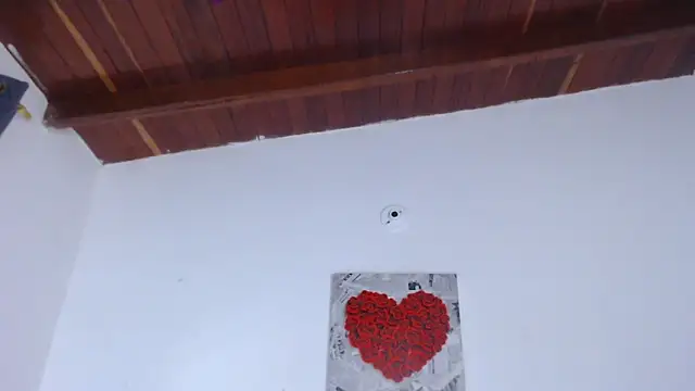 Snapshot of Amara_Red chatting on October 1, 11:16 am Amara Red online show from October 1, 11:16 am