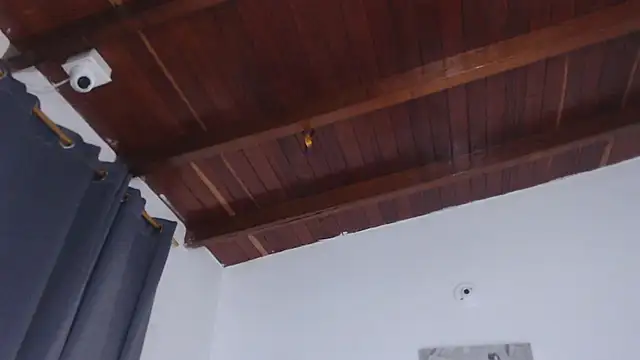 Snapshot of Amara_Red chatting on October 2, 11:06 am Amara Red online show from October 2, 11:06 am