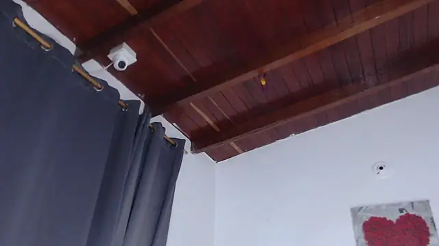 Snapshot of Amara_Red chatting on October 8, 10:57 am Amara Red online show from October 8, 10:57 am