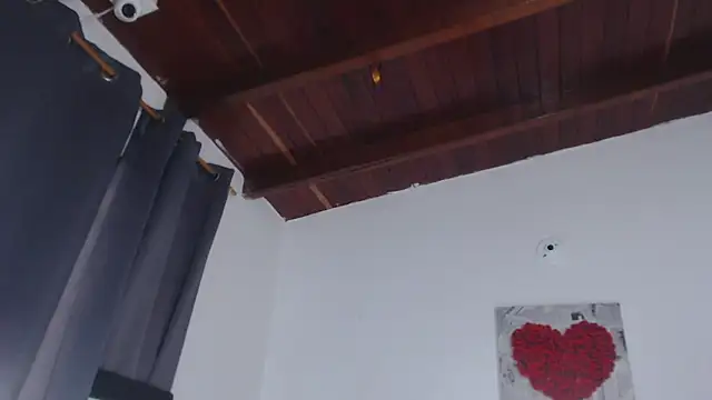 Snapshot of Amara_Red chatting on October 13, 11:10 am Amara Red online show from October 13, 11:10 am