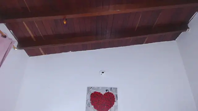 Snapshot of Amara_Red chatting on October 17, 2:48 am Amara Red online show from October 17, 2:48 am