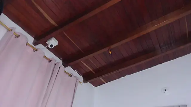 Snapshot of Amara_Red chatting on October 21, 11:22 am Amara Red online show from October 21, 11:22 am