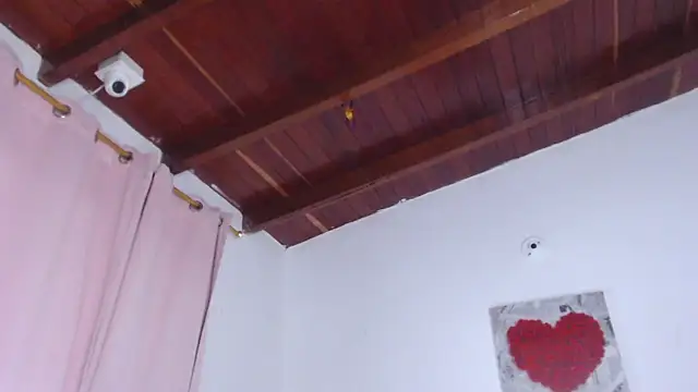 Snapshot of Amara_Red chatting on October 24, 2:19 am Amara Red online show from October 24, 2:19 am