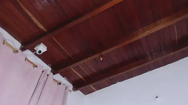 Snapshot of Amara_Red chatting on October 27, 11:03 am Amara Red online show from October 27, 11:03 am