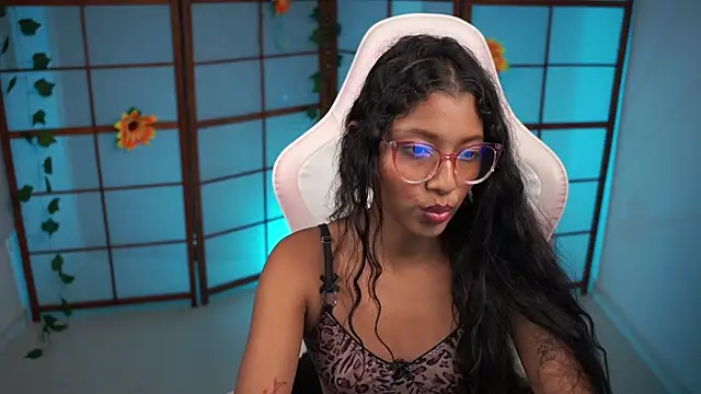 Snapshot of small_emilie chatting on September 25, 9:07 pm small emilie online show from September 25, 9:07 pm