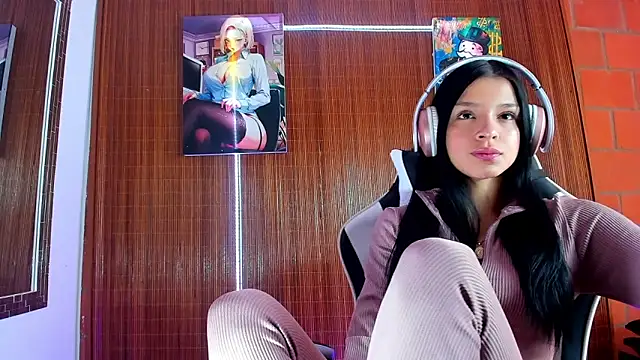 Snapshot of Zoee_babygirl chatting on February 17, 4:35 pm Zoee babygirl online show from February 17, 4:35 pm