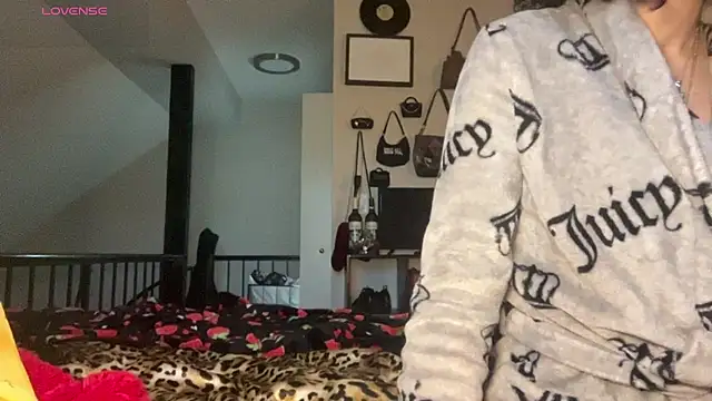 Snapshot of babybimbo chatting on March 1, 9:50 pm babybimbo online show from March 1, 9:50 pm