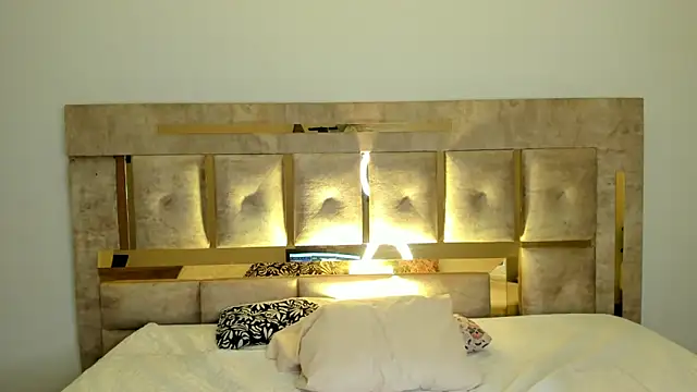 Ari sunshine  online show from October 3, 6:10 am