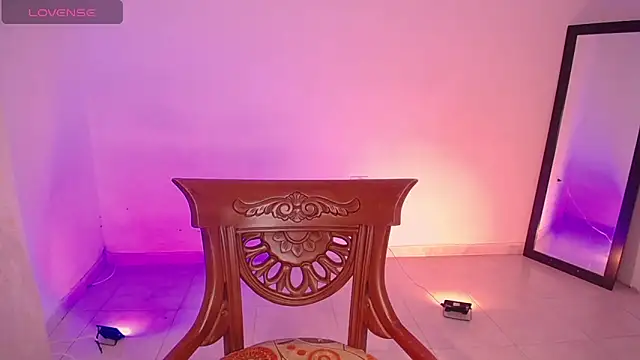 DIANEE 01 online show from October 10, 1:04 am