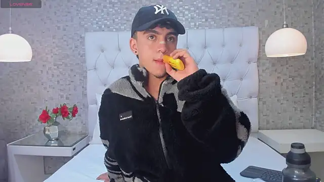 Snapshot of BrannTaylor chatting on September 22, 12:18 pm BrannTaylor online show from September 22, 12:18 pm