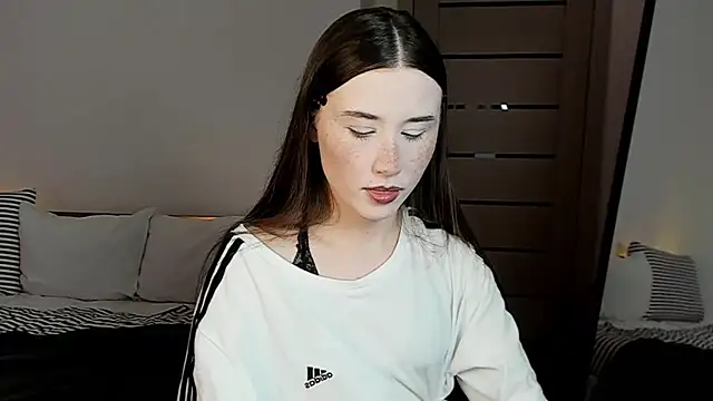 Stella Sunny online show from January 15, 6:00 pm