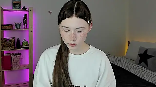 Snapshot of Stella_Sunny chatting on April 28, 11:32 pm Stella Sunny online show from April 28, 11:32 pm