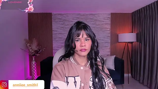 Snapshot of anniie_smith chatting on February 13, 3:02 am anniie smith online show from February 13, 3:02 am