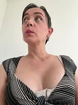 Snapshot of natalie_cowens chatting on June 17, 10:00 pm natalie cowens online show from June 17, 10:00 pm