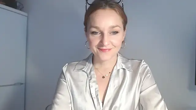 AliciaDesire online show from February 17, 7:05 am