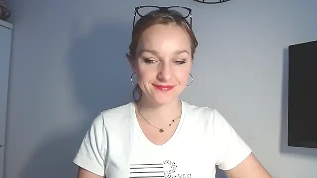 AliciaDesire online show from February 18, 6:53 am