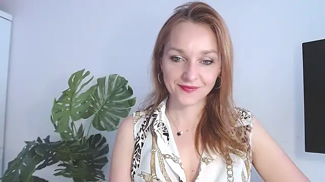 AliciaDesire online show from April 1, 6:14 am