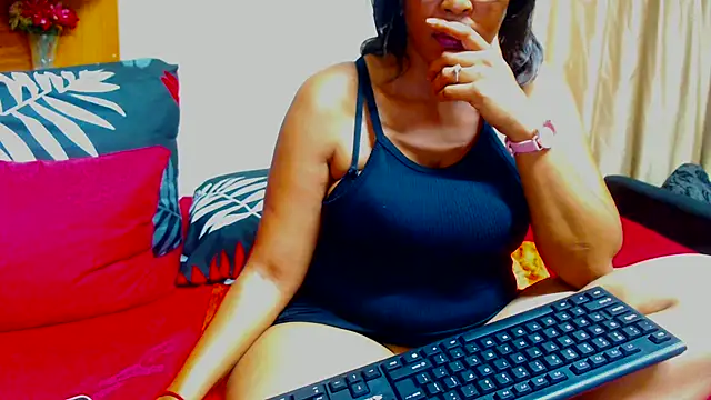 Snapshot of Juicyasss35xx chatting on February 22, 6:39 pm Juicyasss35xx online show from February 22, 6:39 pm