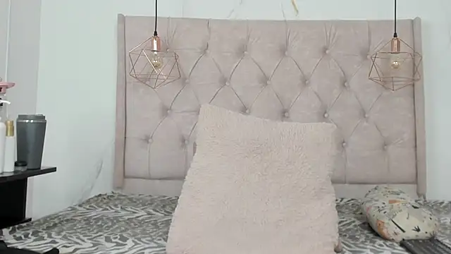 Snapshot of zamira_44 chatting on September 26, 1:59 pm zamira 44 online show from September 26, 1:59 pm