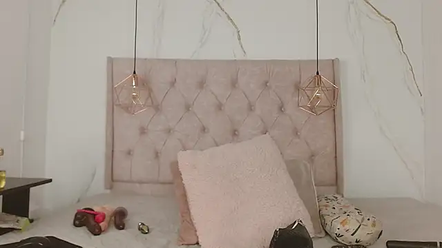 Snapshot of zamira_44 chatting on October 9, 1:42 pm zamira 44 online show from October 9, 1:42 pm