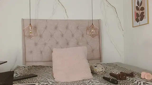 Snapshot of zamira_44 chatting on October 12, 1:10 pm zamira 44 online show from October 12, 1:10 pm