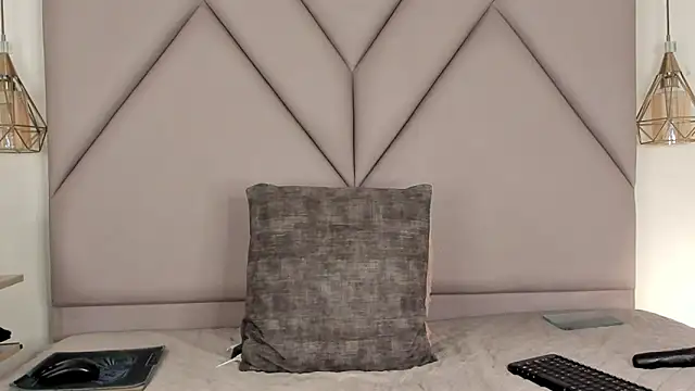 Snapshot of zamira_44 chatting on October 28, 2:20 pm zamira 44 online show from October 28, 2:20 pm