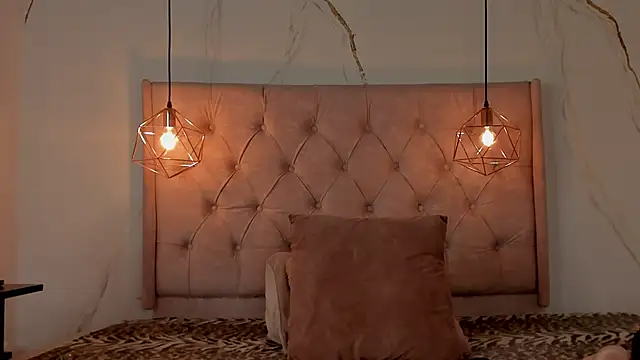 Snapshot of zamira_44 chatting on December 15, 1:59 pm zamira 44 online show from December 15, 1:59 pm