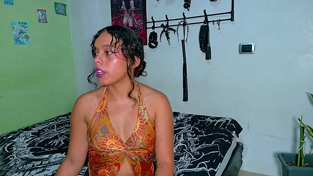 Snapshot of clydexxxbunny chatting on June 11, 11:47 pm clydexxxbunny online show from June 11, 11:47 pm