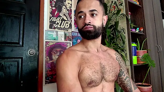 Snapshot of MaxG__ chatting on December 3, 3:44 pm MaxG online show from December 3, 3:44 pm