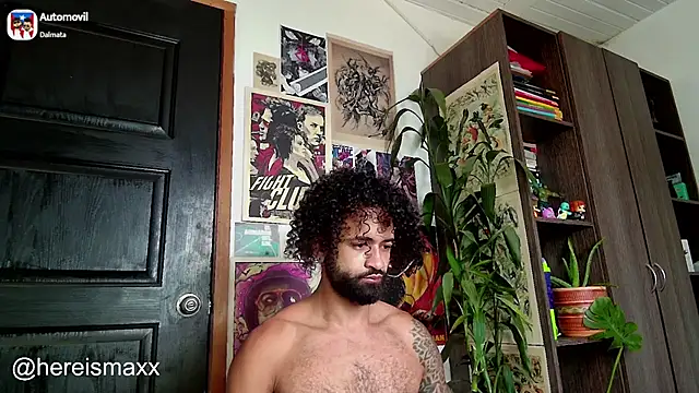 Snapshot of MaxG__ chatting on December 4, 5:22 pm MaxG online show from December 4, 5:22 pm