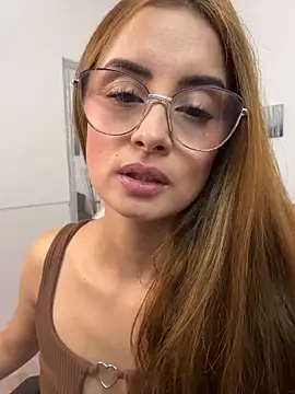 Snapshot of MiaaLoren chatting on January 18, 5:17 pm MiaaLoren online show from January 18, 5:17 pm