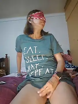 Snapshot of Lunababymylove chatting on January 5, 5:20 am Lunababymylove online show from January 5, 5:20 am