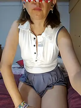 Snapshot of Lunababymylove chatting on January 6, 3:31 am Lunababymylove online show from January 6, 3:31 am