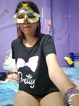 Snapshot of Lunababymylove chatting on January 13, 5:55 am Lunababymylove online show from January 13, 5:55 am