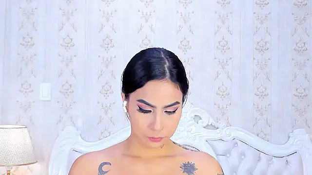 GiahDaniels online show from December 4, 9:13 pm