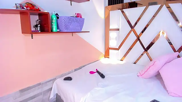 Snapshot of amberr_sweett69 chatting on February 22, 6:52 pm amberr sweett69 online show from February 22, 6:52 pm