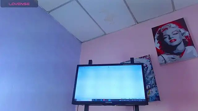 Vahiolet smith online show from December 16, 8:26 pm