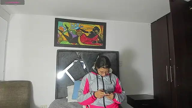 Vahiolet smith online show from October 17, 3:10 am