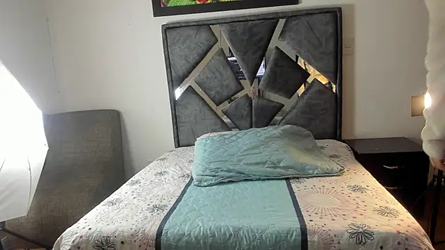 Vahiolet smith online show from October 31, 3:18 am