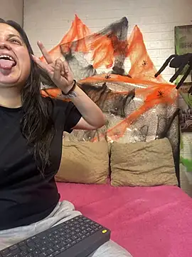 Snapshot of KataleyaStiward chatting on October 28, 12:52 pm KataleyaStiward online show from October 28, 12:52 pm