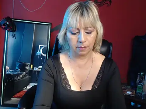 KLOE PIELL online show from March 6, 8:05 pm